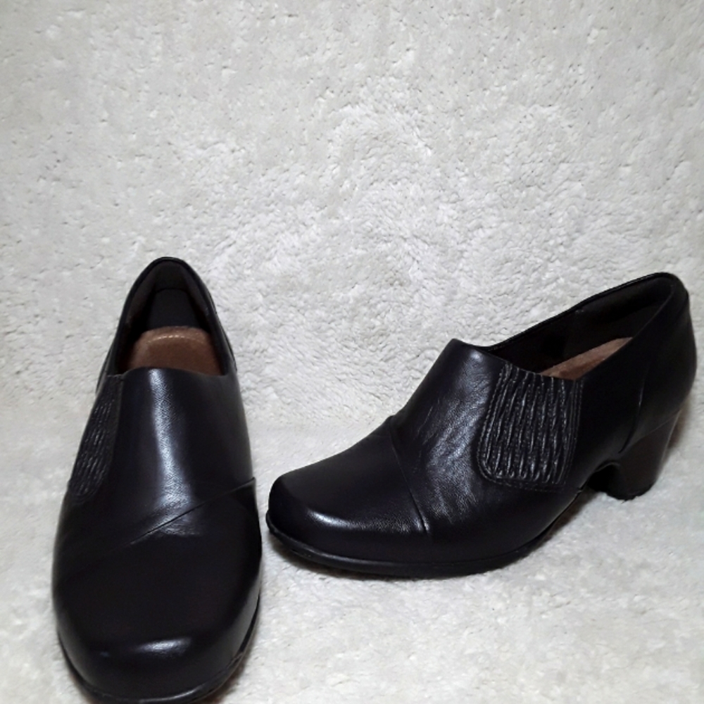 Clarks Brown Leather Slip On Heeled Shoes Size 6